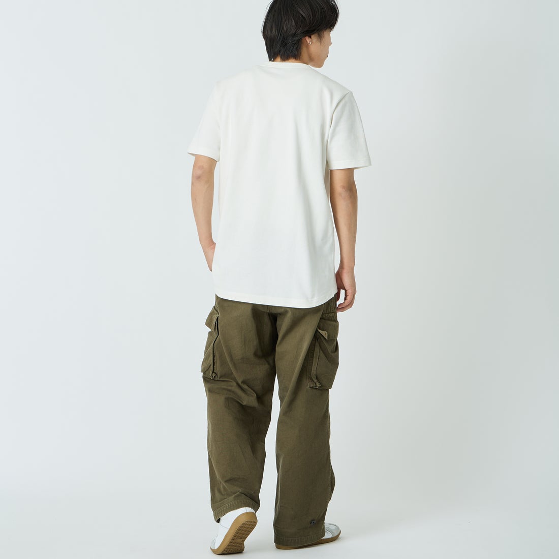 LACOSTE [ラコステ] ワンポイントロゴ 鹿の子ポケットTシャツ [TH4921] 70V WHITE &&モデル身長：179cm 着用サイズ：5&&