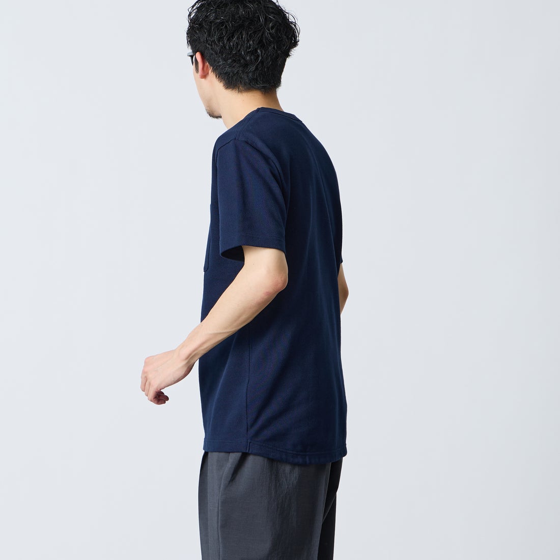 LACOSTE [ラコステ] ワンポイントロゴ 鹿の子ポケットTシャツ [TH4921] 166 NAVY B &&モデル身長：168cm 着用サイズ：3&&