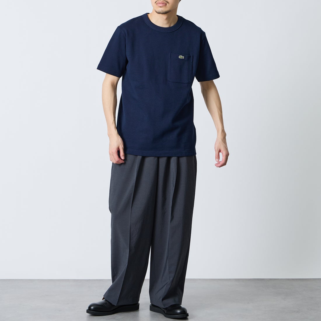 LACOSTE [ラコステ] ワンポイントロゴ 鹿の子ポケットTシャツ [TH4921] 166 NAVY B &&モデル身長：168cm 着用サイズ：3&&