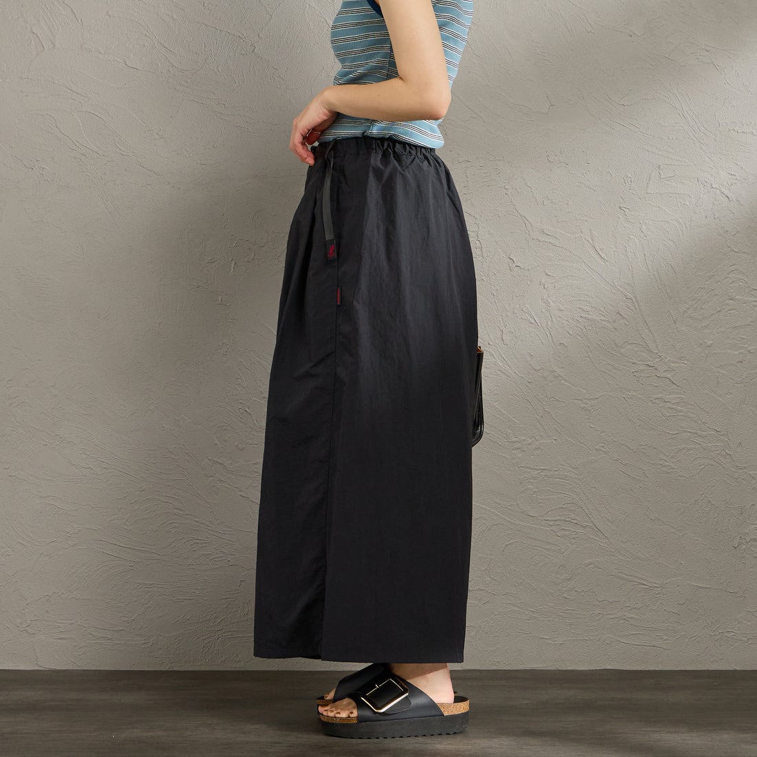 GRAMiCCi [グラミチ] ナイロンフレアパンツ [G2SW-SK034] BLACK &&モデル身長：158cm 着用サイズ：M&&