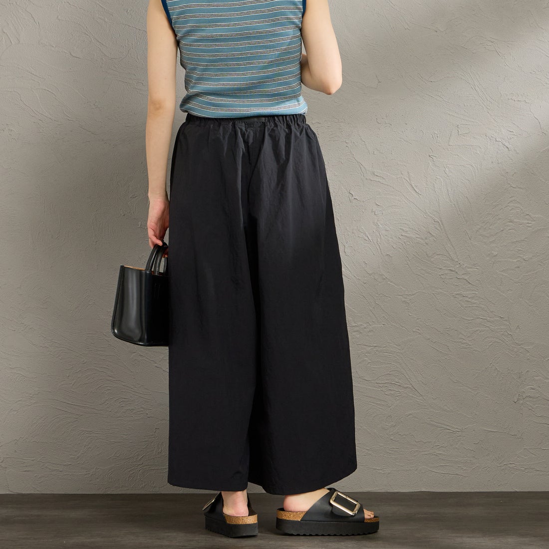 GRAMiCCi [グラミチ] ナイロンフレアパンツ [G2SW-SK034] BLACK &&モデル身長：158cm 着用サイズ：M&&