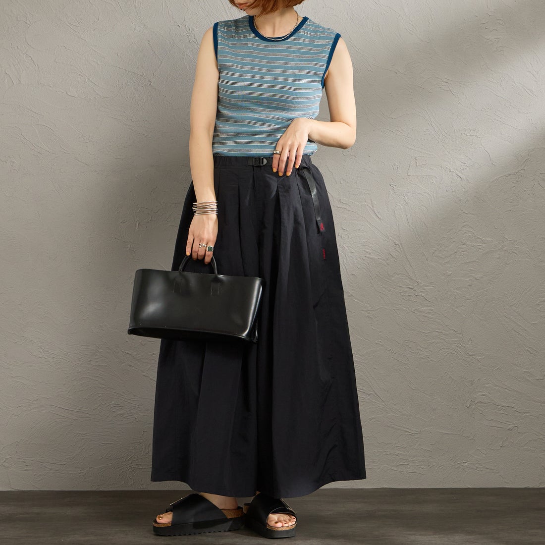 GRAMiCCi [グラミチ] ナイロンフレアパンツ [G2SW-SK034] BLACK &&モデル身長：158cm 着用サイズ：M&&