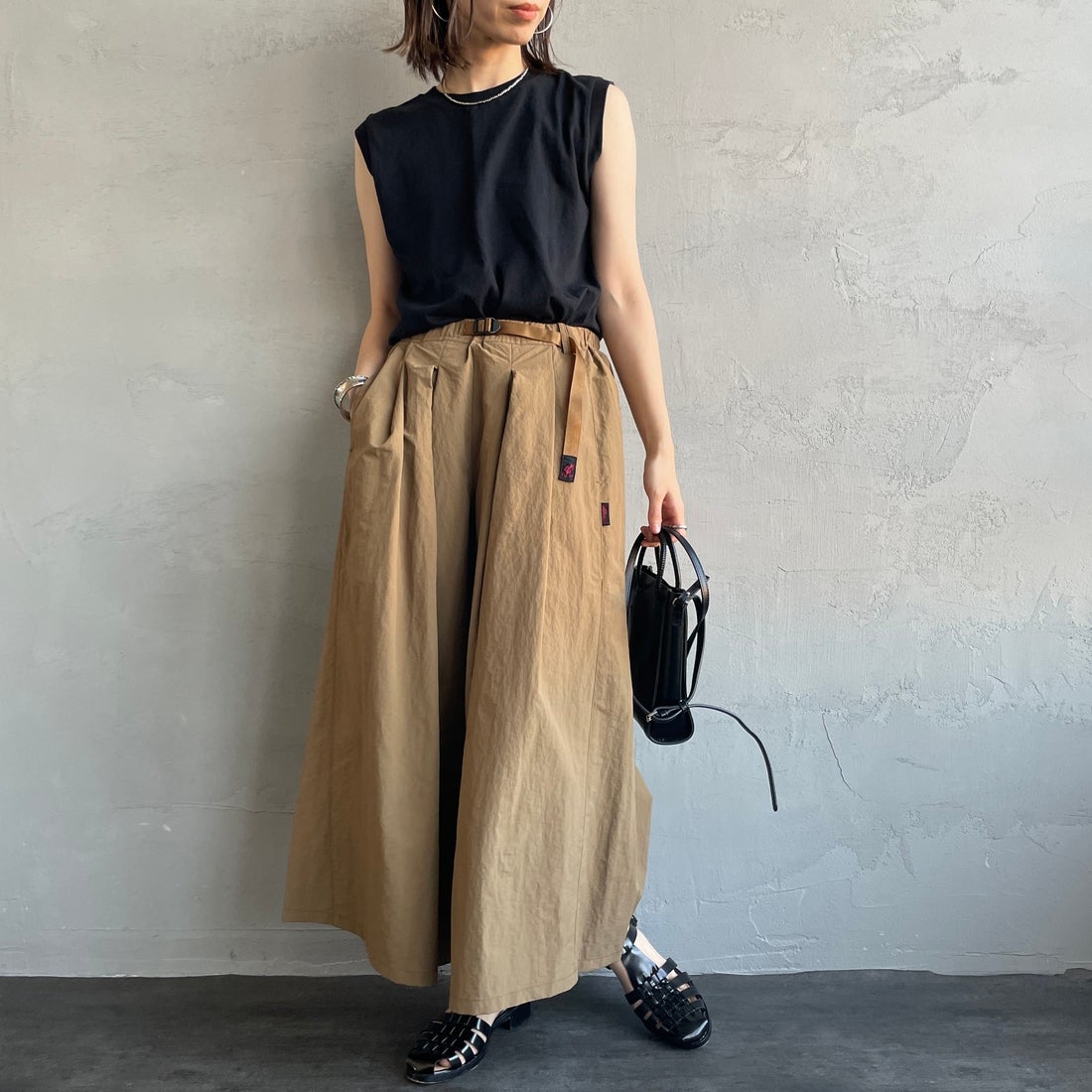 GRAMiCCi [グラミチ] ナイロンフレアパンツ [G2SW-SK034] COYOTE &&モデル身長：158cm 着用サイズ：M&&
