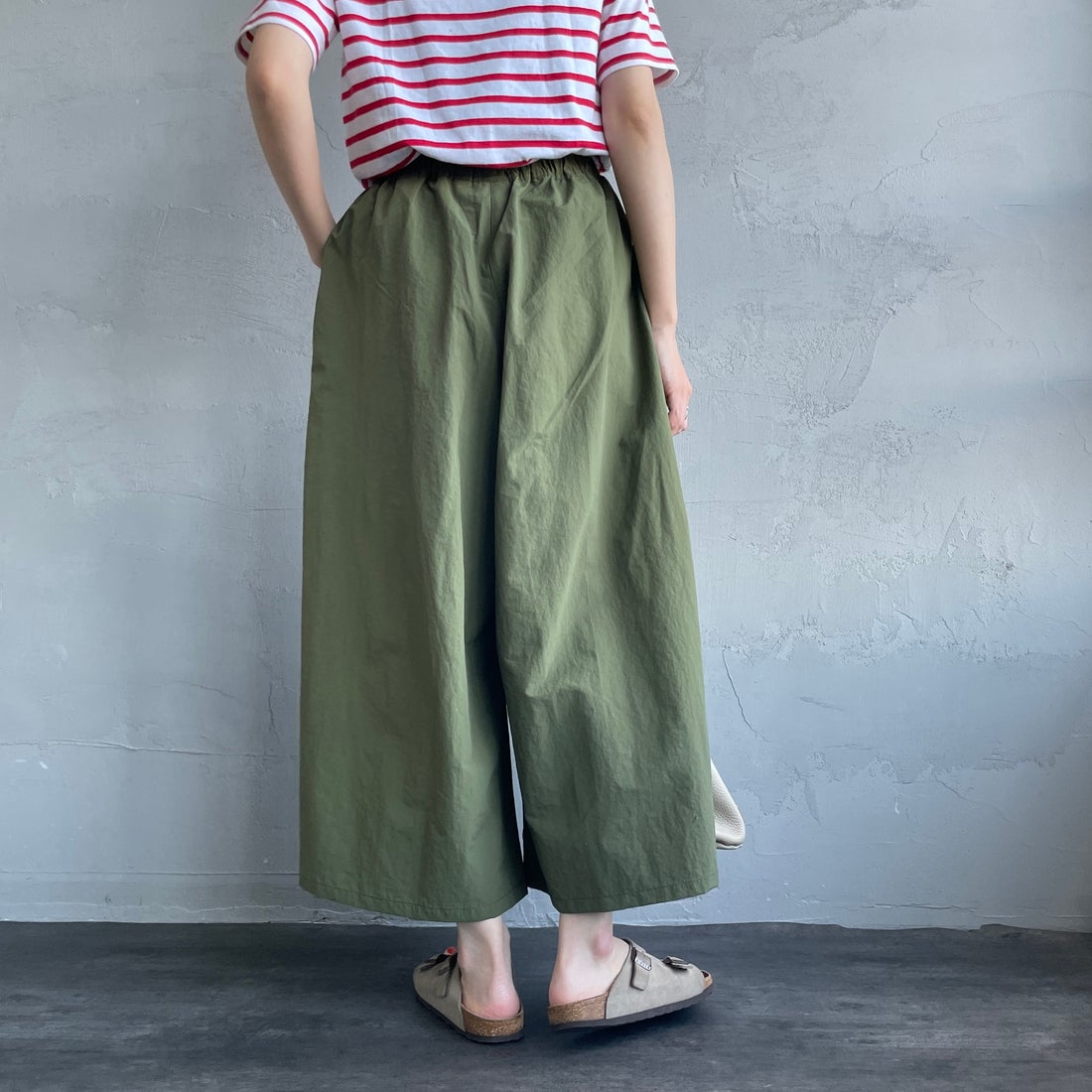GRAMiCCi [グラミチ] ナイロンフレアパンツ [G2SW-SK034] OLIVE &&モデル身長：160cm 着用サイズ：M&&