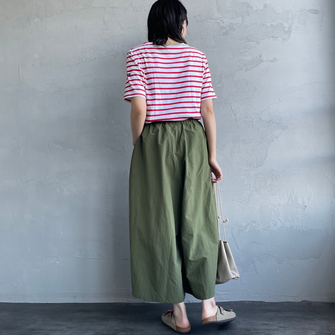 GRAMiCCi [グラミチ] ナイロンフレアパンツ [G2SW-SK034] OLIVE &&モデル身長：160cm 着用サイズ：M&&
