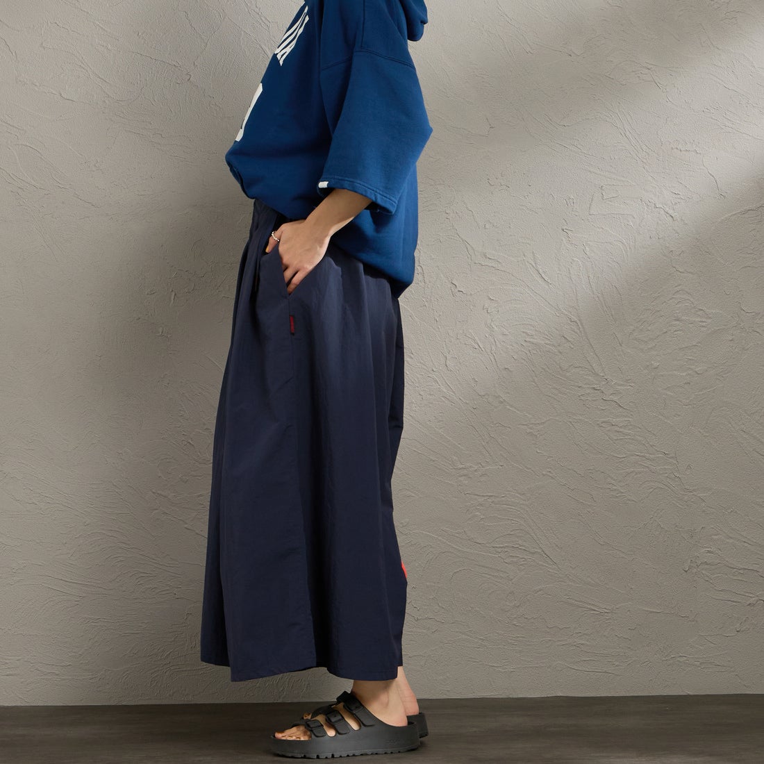 GRAMiCCi [グラミチ] ナイロンフレアパンツ [G2SW-SK034] BRITISH NV &&モデル身長：158cm 着用サイズ：S&&