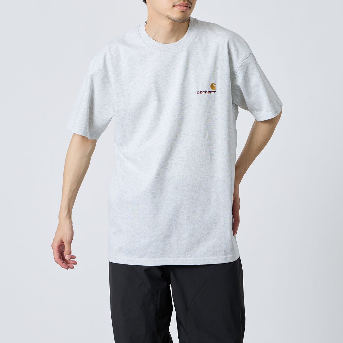 carhartt WIP [カーハートダブリューアイピー] ショートスリーブアメリカンスクリプトTシャツ [I029956] ASH HEATHE &&モデル身長：168cm 着用サイズ：M&&