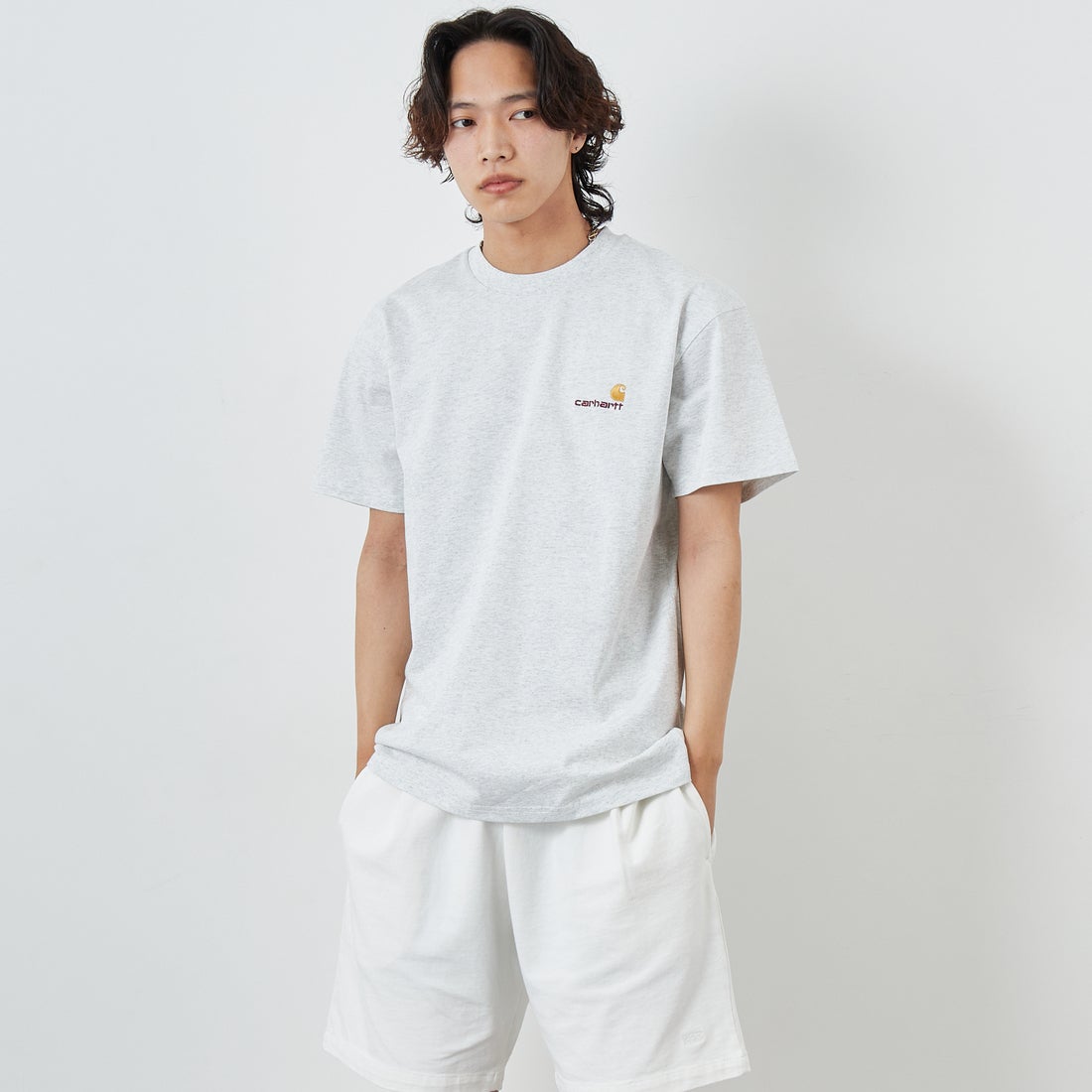 carhartt WIP [カーハートダブリューアイピー] ショートスリーブアメリカンスクリプトTシャツ [I029956] ASH HEATHE &&モデル身長：179cm 着用サイズ：M&&