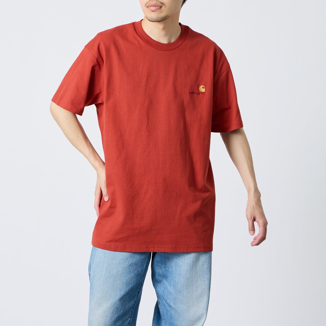 carhartt WIP [カーハートダブリューアイピー] ショートスリーブアメリカンスクリプトTシャツ [I029956] OXIDE RED &&モデル身長：168cm 着用サイズ：M&&