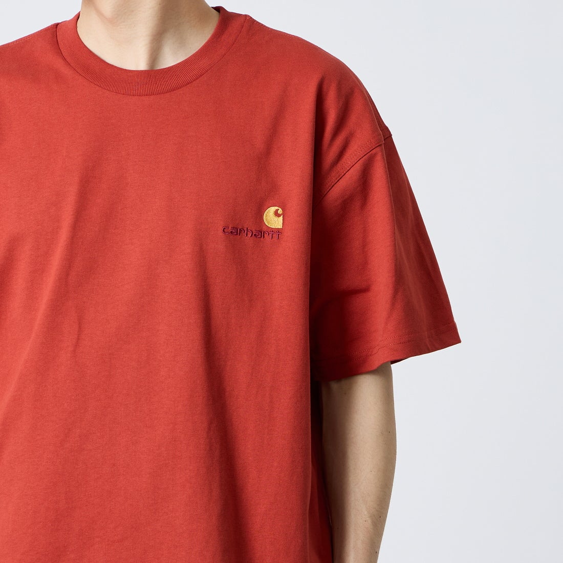 carhartt WIP [カーハートダブリューアイピー] ショートスリーブアメリカンスクリプトTシャツ [I029956] OXIDE RED &&モデル身長：168cm 着用サイズ：M&&