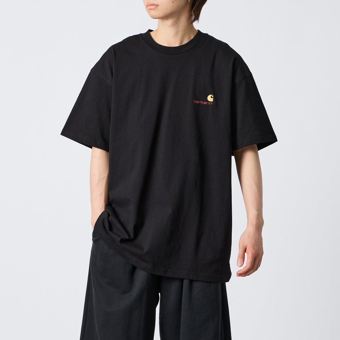 carhartt WIP [カーハートダブリューアイピー] ショートスリーブアメリカンスクリプトTシャツ [I029956] BLACK &&モデル身長：177cm 着用サイズ：XL&&