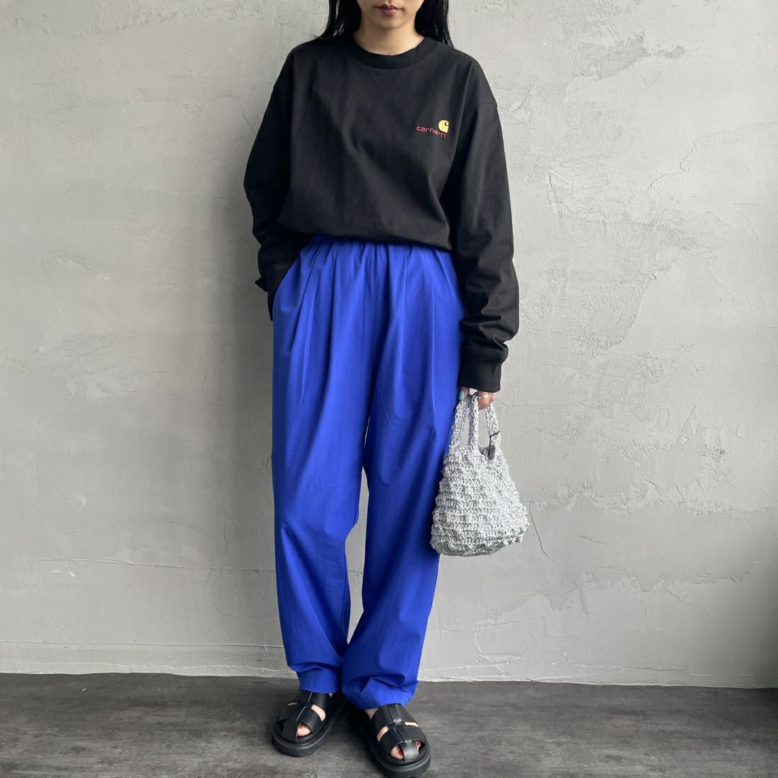 carhartt WIP [カーハートダブリューアイピー] ロングスリーブアメリカンスクリプトTシャツ [I029955] BLACK &&モデル身長：156cm 着用サイズ：S&&