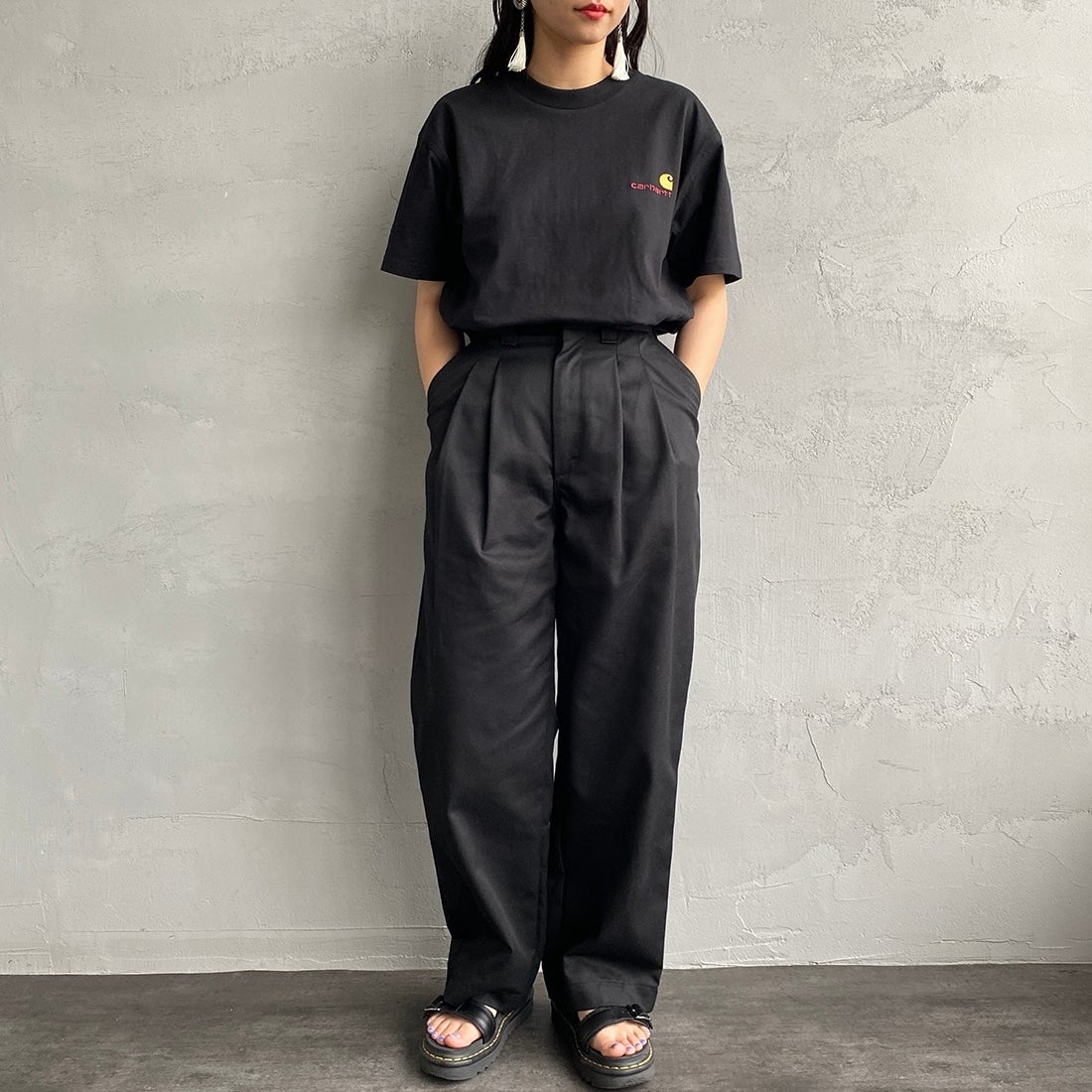 carhartt WIP [カーハートダブリューアイピー] ショートスリーブアメリカンスクリプトTシャツ [I029956] BLACK &&モデル身長：156cm 着用サイズ：XS&&