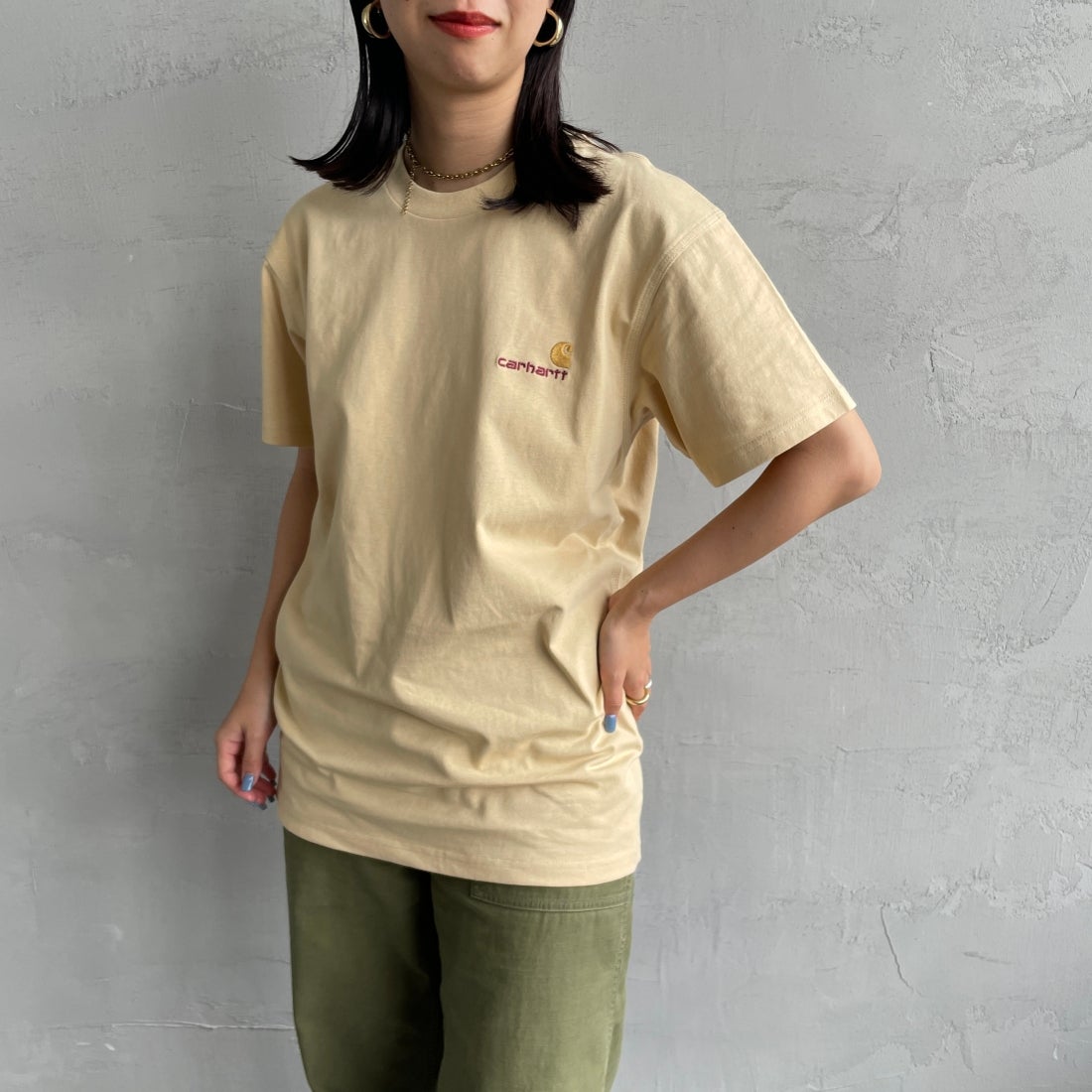 carhartt WIP [カーハートダブリューアイピー] ショートスリーブアメリカンスクリプトTシャツ [I029956] RATTAN &&モデル身長：163cm 着用サイズ：XS&&