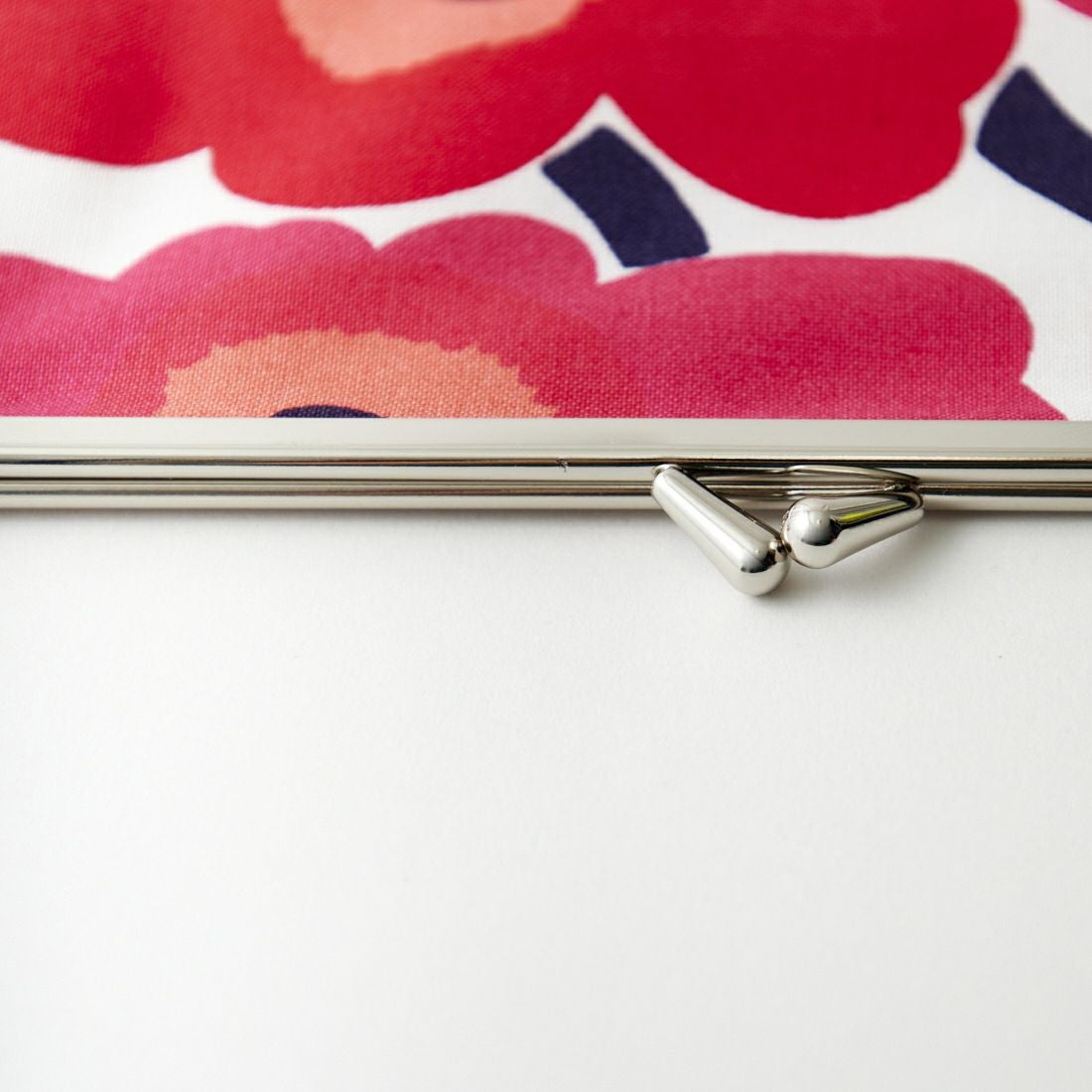 marimekko [マリメッコ] Mini Unikko Silmalasi Kukkaro がま口ポーチ [52631-31535] 75 ﾚｯﾄﾞ
