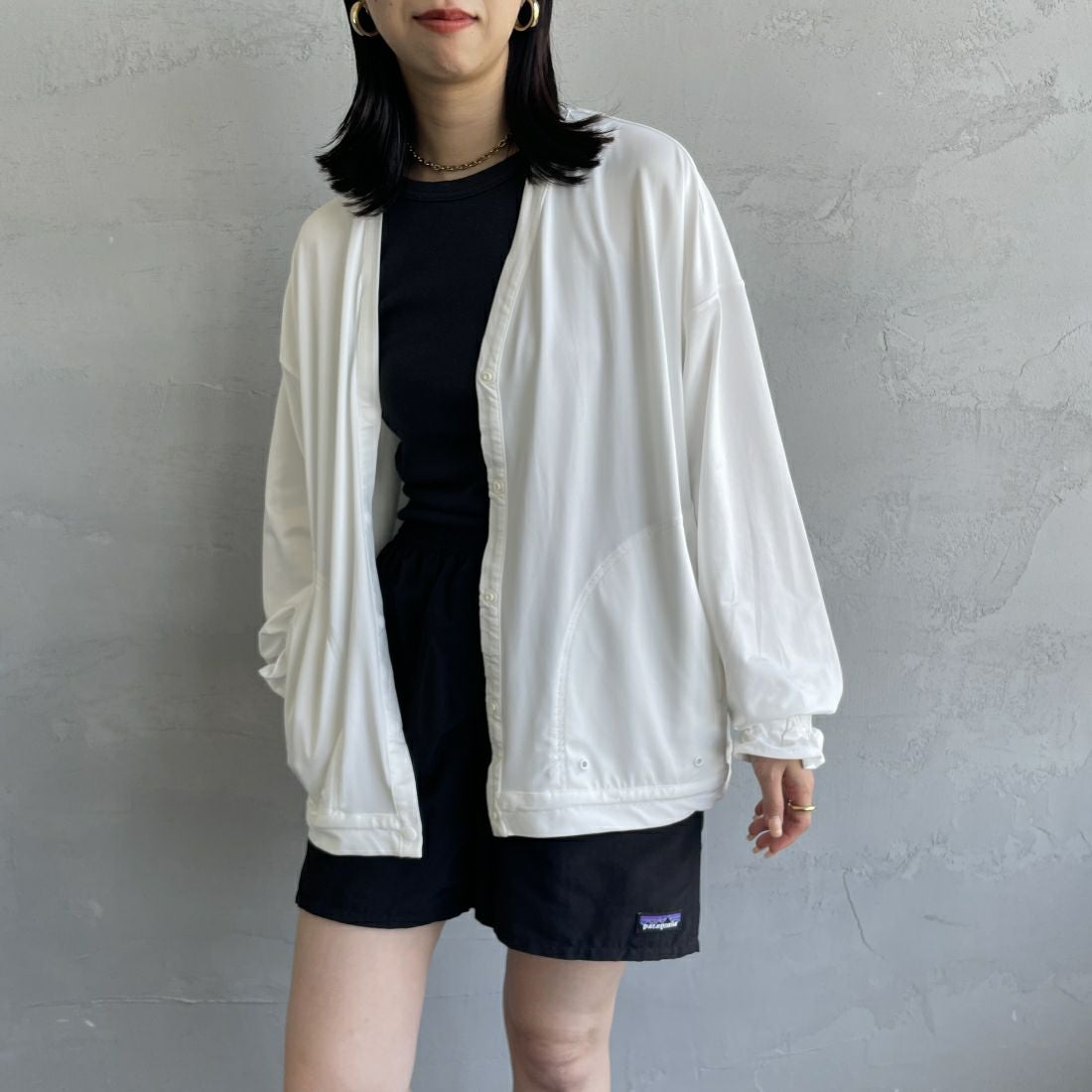 Jeans Factory Clothes [ジーンズファクトリークローズ] ラッシュガードVネックカーディガン [IN1-CST-4] WHITE &&モデル身長：163cm 着用サイズ：S&&