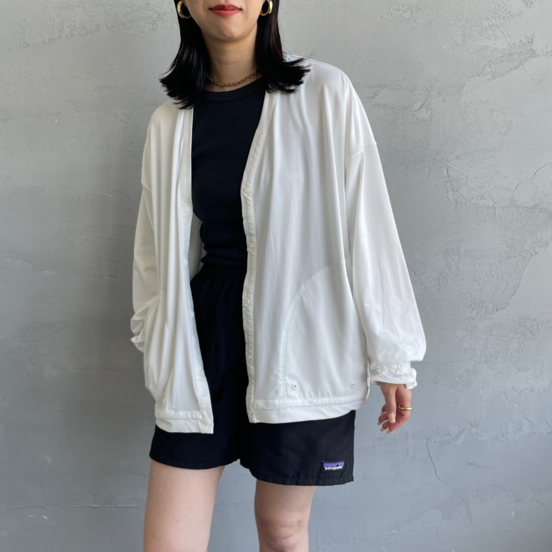 Jeans Factory Clothes [ジーンズファクトリークローズ] ラッシュガードVネックカーディガン [IN1-CST-4] WHITE &&モデル身長：163cm 着用サイズ：S&&