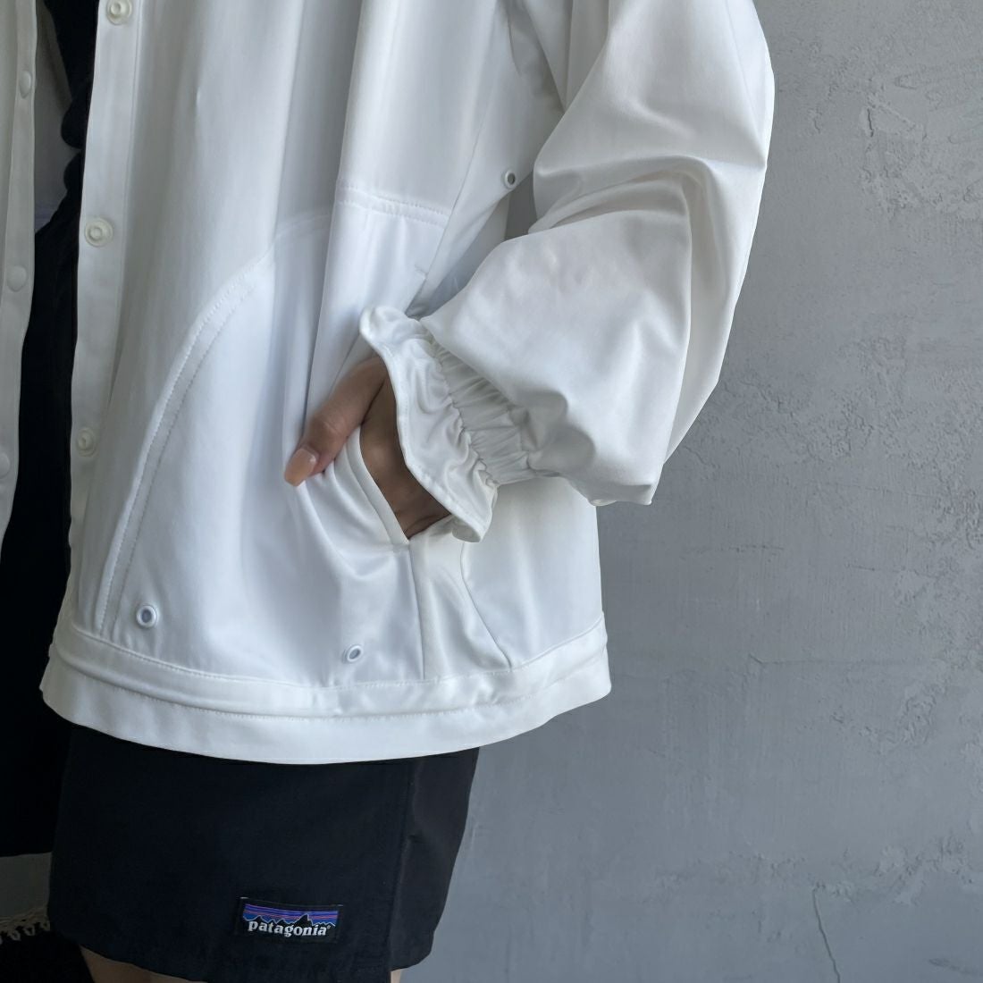 Jeans Factory Clothes [ジーンズファクトリークローズ] ラッシュガードVネックカーディガン [IN1-CST-4] WHITE &&モデル身長：163cm 着用サイズ：M&&