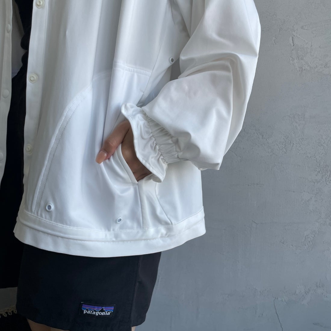 Jeans Factory Clothes [ジーンズファクトリークローズ] ラッシュガードVネックカーディガン [IN1-CST-4] WHITE &&モデル身長：163cm 着用サイズ：M&&