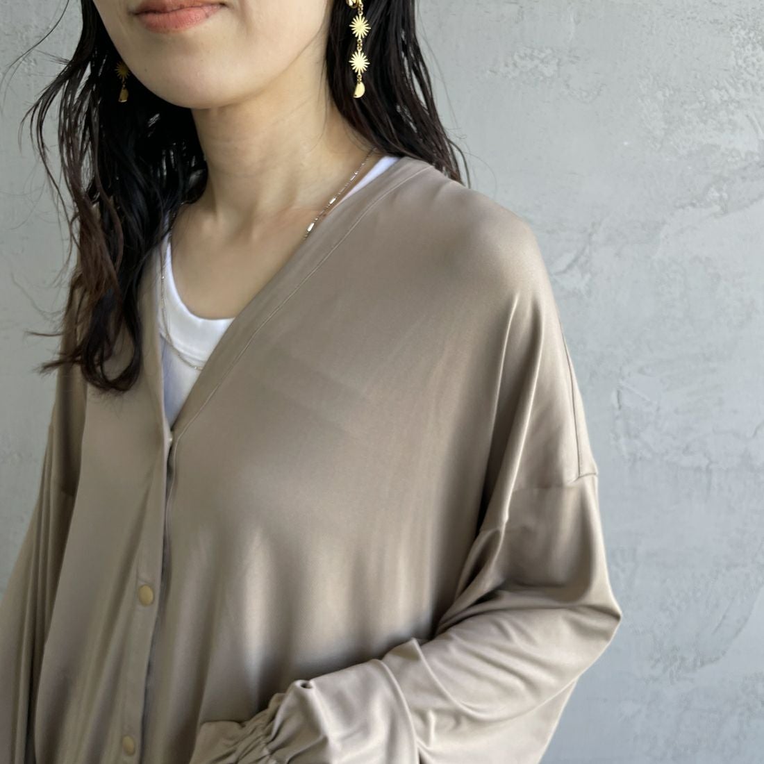 Jeans Factory Clothes [ジーンズファクトリークローズ] ラッシュガードVネックカーディガン [IN1-CST-4] GREIGE &&モデル身長：160cm 着用サイズ：M&&