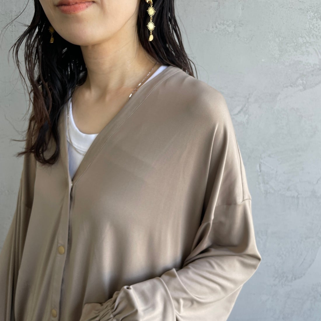 Jeans Factory Clothes [ジーンズファクトリークローズ] ラッシュガードVネックカーディガン [IN1-CST-4] GREIGE &&モデル身長：160cm 着用サイズ：M&&