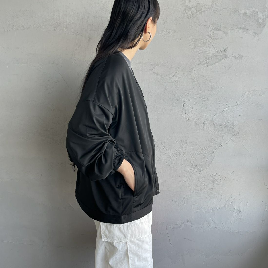 Jeans Factory Clothes [ジーンズファクトリークローズ] ラッシュガードVネックカーディガン [IN1-CST-4] BLACK &&モデル身長：156cm 着用サイズ：M&&