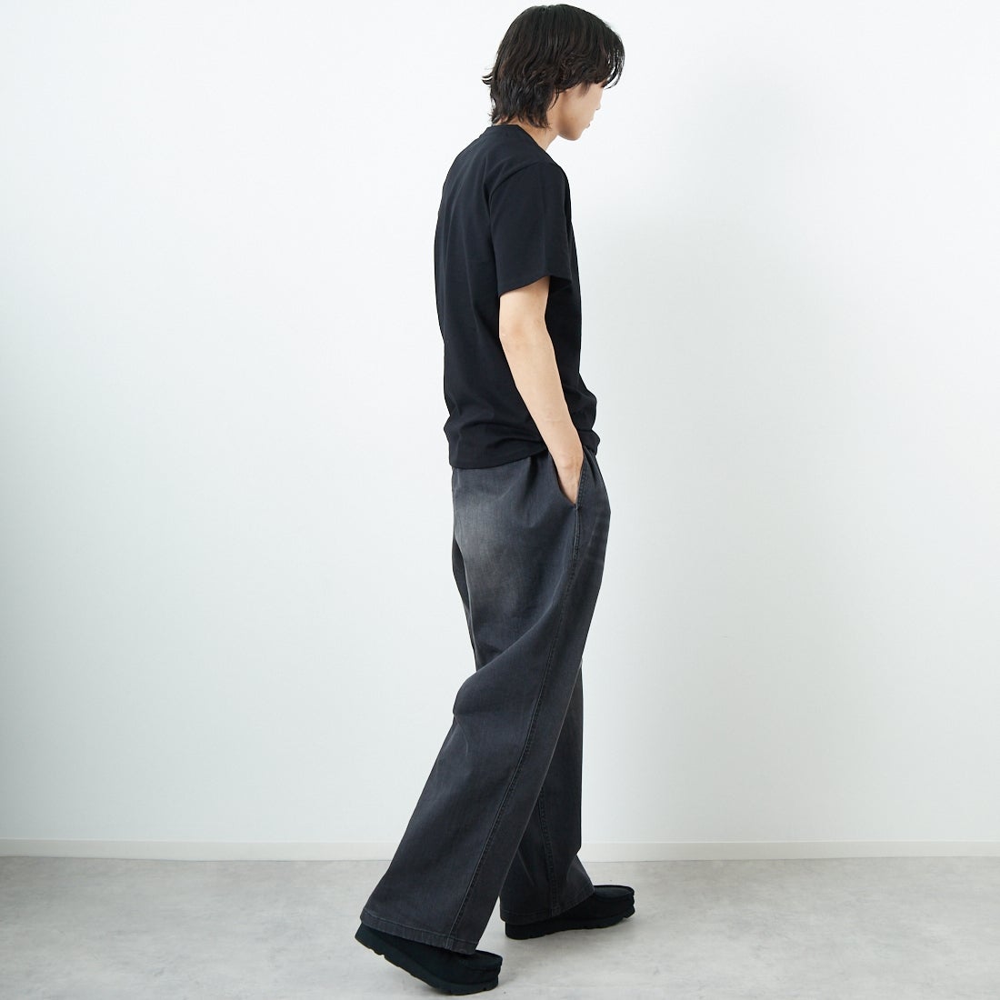 A.P.C. [アー・ペー・セー] 別注 ロゴ刺繍Tシャツ [BRODE-LOGO-JF] BLK/GRY &&モデル身長：179cm 着用サイズ：L&&