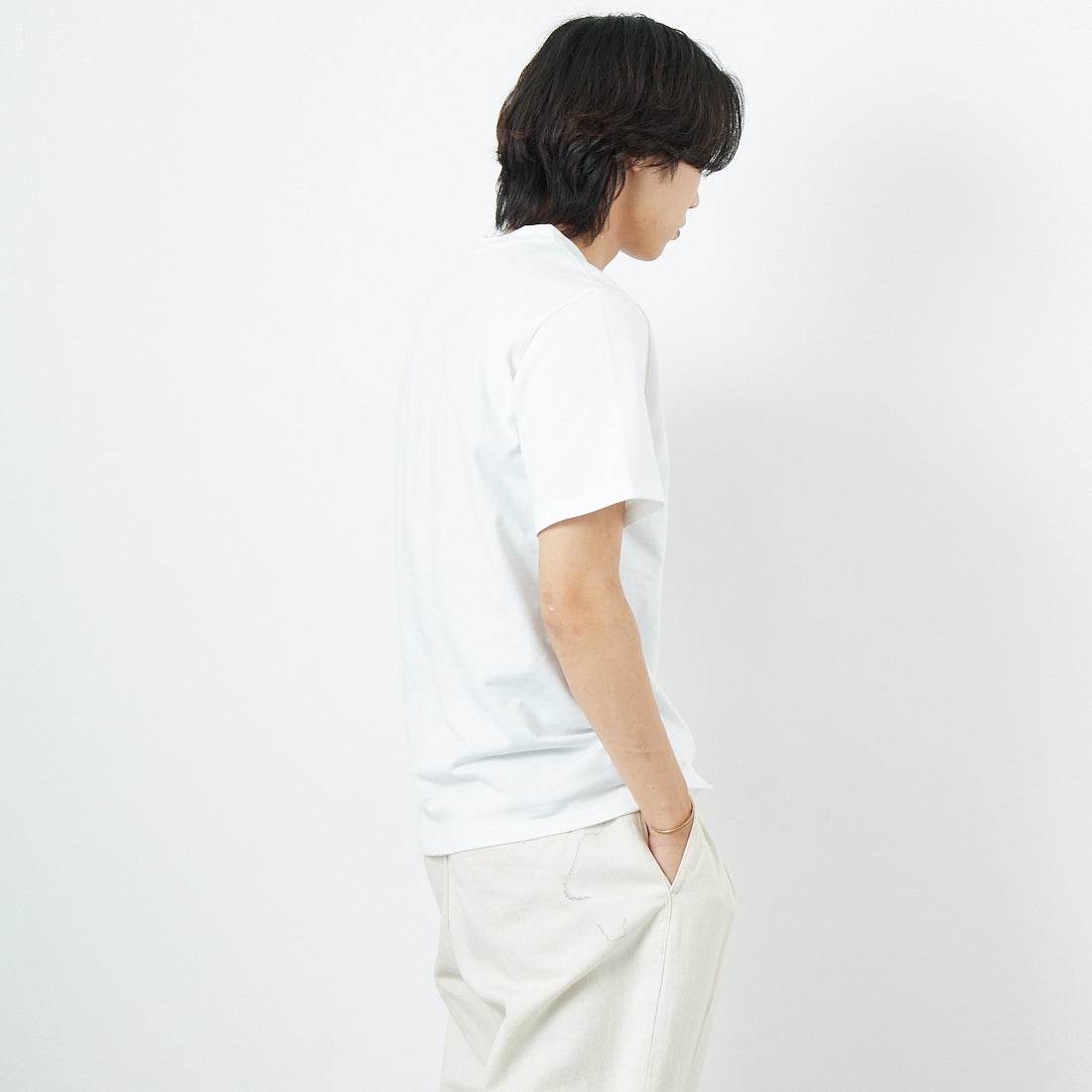 A.P.C. [アー・ペー・セー] 別注 ロゴ刺繍Tシャツ [BRODE-LOGO-JF]  WHT/BGE &&モデル身長：179cm 着用サイズ：L&&