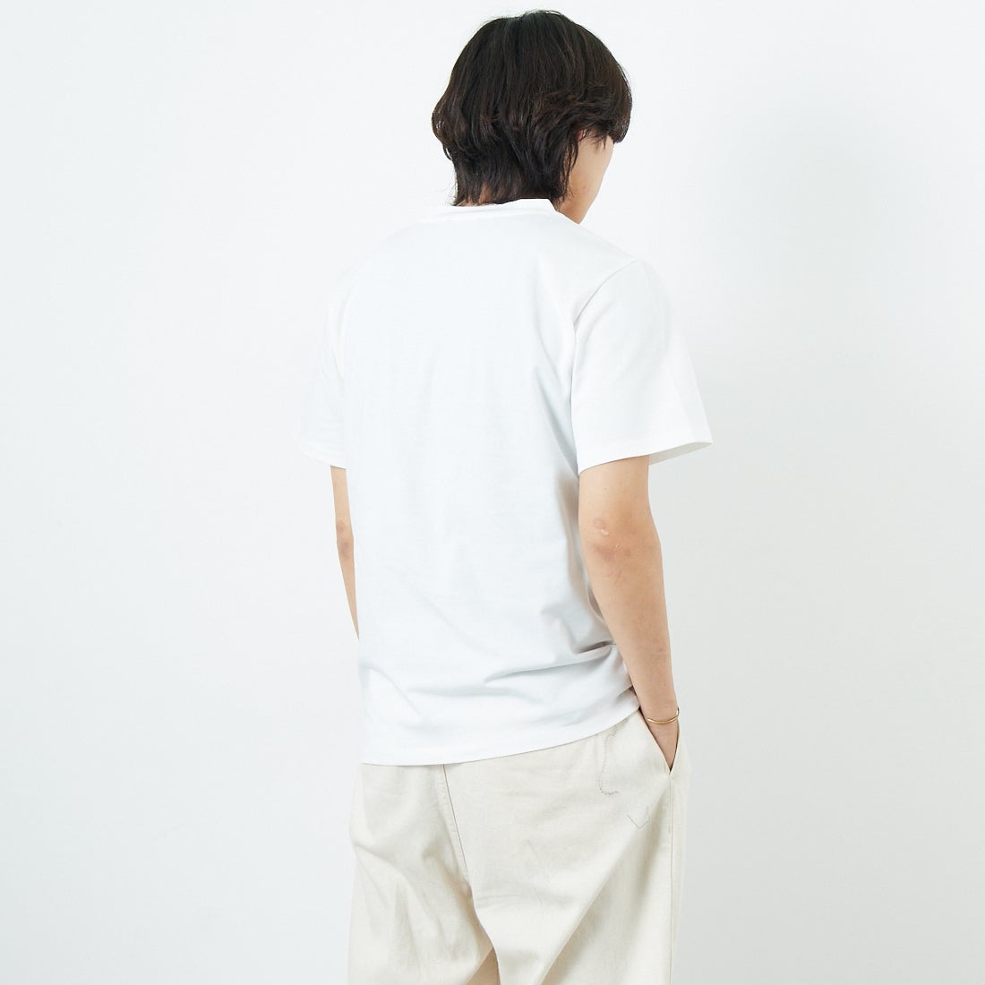 A.P.C. [アー・ペー・セー] 別注 ロゴ刺繍Tシャツ [BRODE-LOGO-JF]  WHT/BGE &&モデル身長：179cm 着用サイズ：L&&