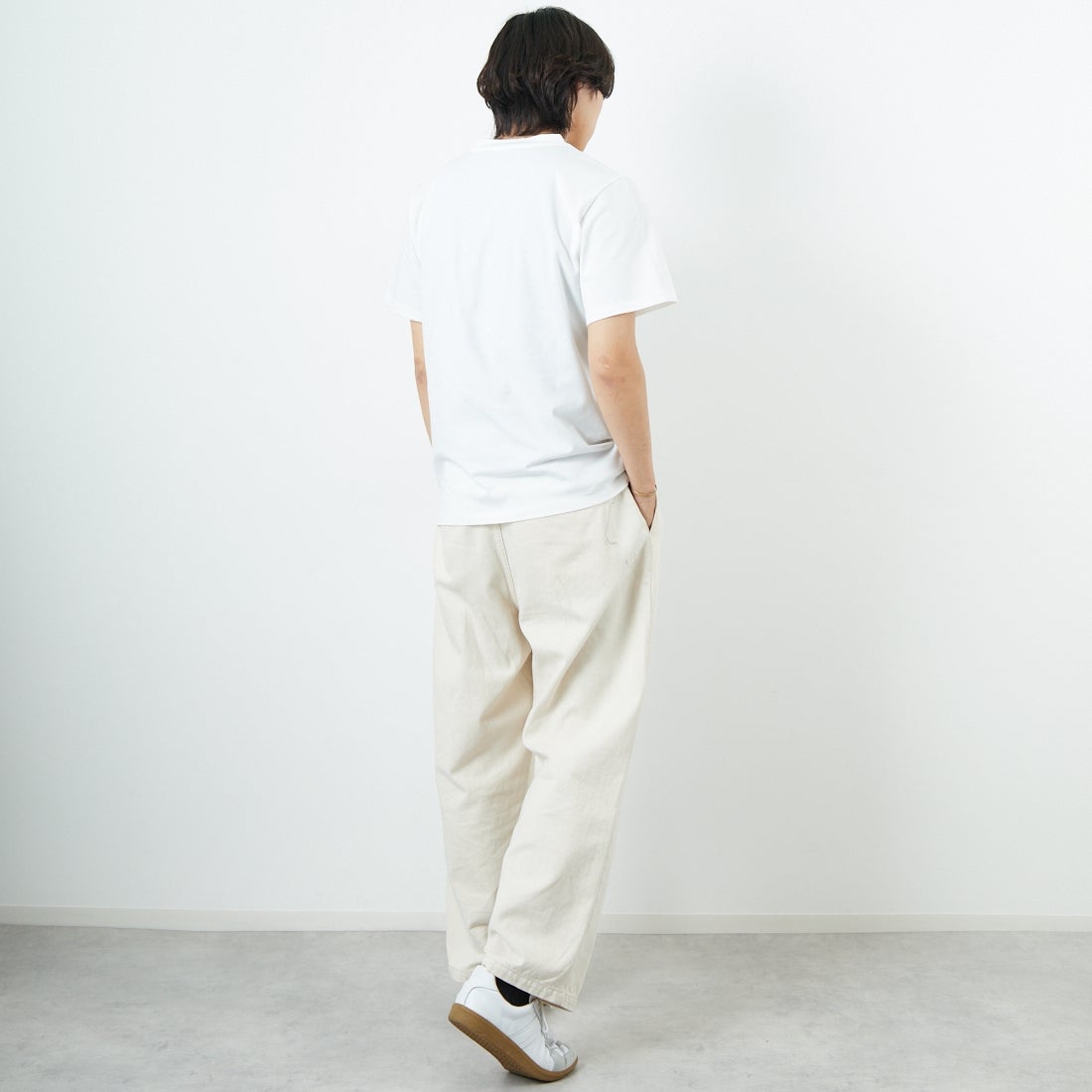 A.P.C. [アー・ペー・セー] 別注 ロゴ刺繍Tシャツ [BRODE-LOGO-JF]  WHT/BGE &&モデル身長：179cm 着用サイズ：L&&