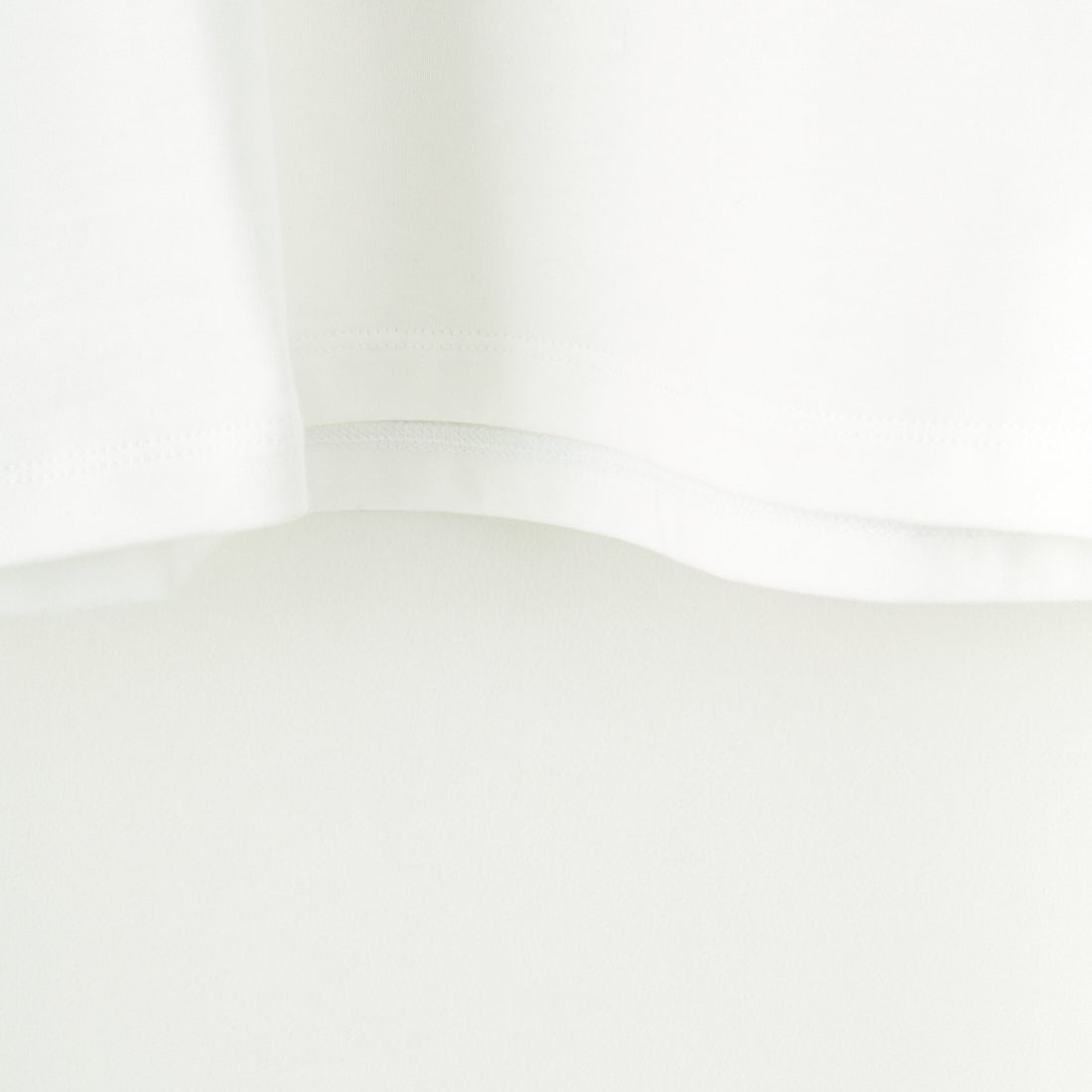 A.P.C. [アー・ペー・セー] 別注 ロゴ刺繍Tシャツ [BRODE-LOGO-JF]  WHT/BGE