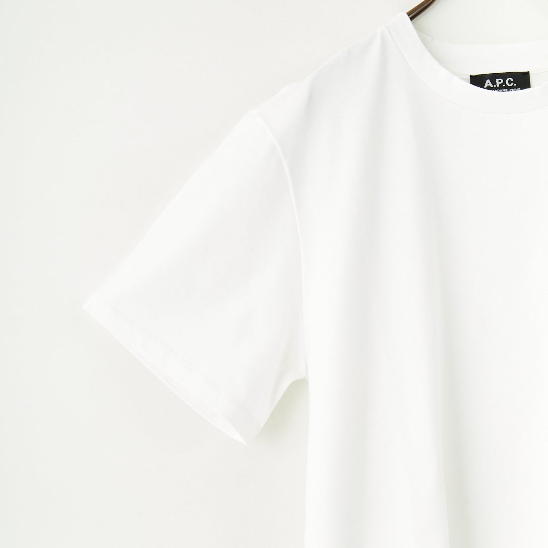 A.P.C. [アー・ペー・セー] 別注 ロゴ刺繍Tシャツ [BRODE-LOGO-JF]  WHT/BGE