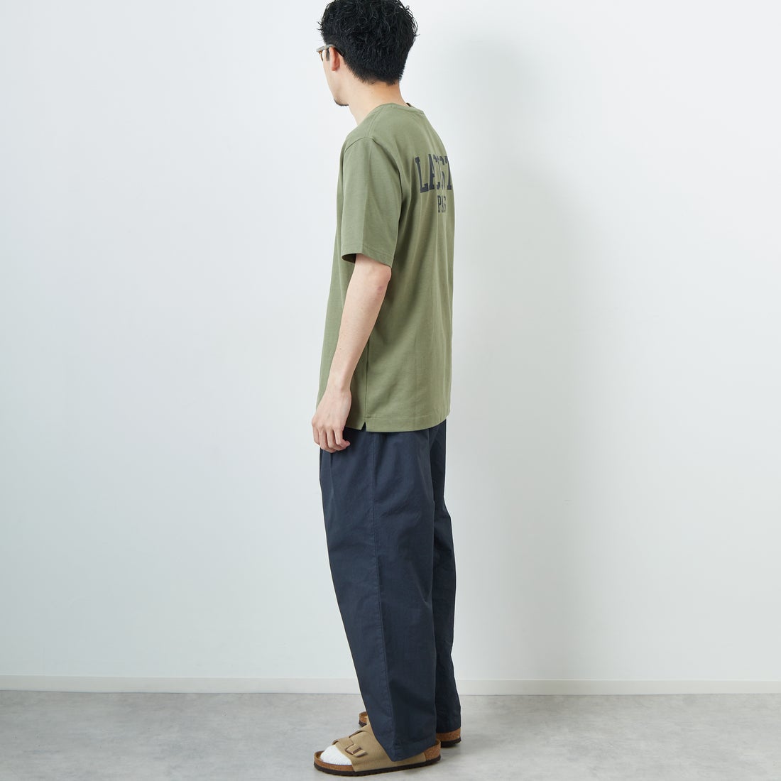 LACOSTE [ラコステ] バックプリントベーシックTシャツ [TH4705] BMY KHAKI &&モデル身長：168cm 着用サイズ：3&&
