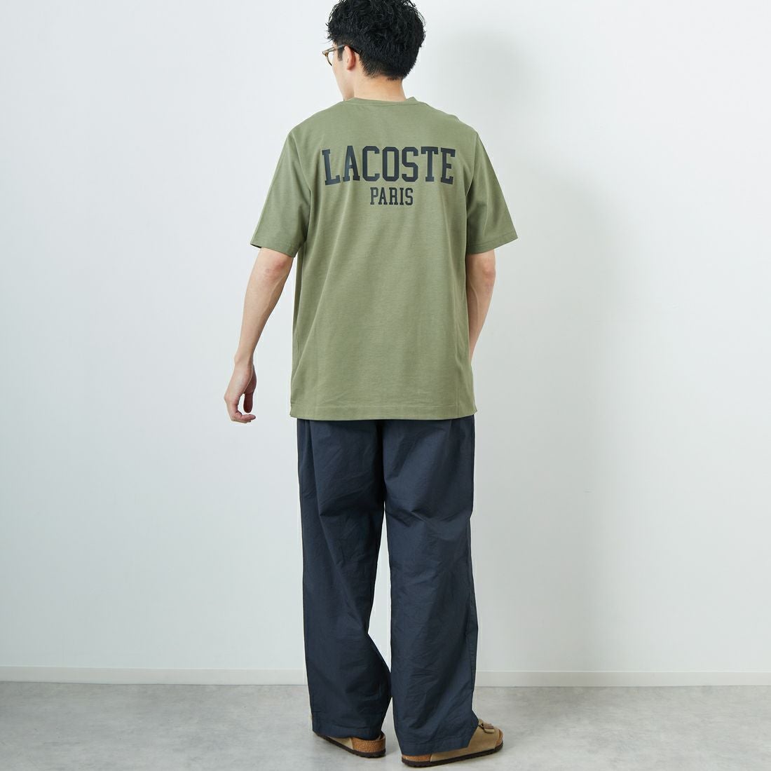 LACOSTE [ラコステ] バックプリントベーシックTシャツ [TH4705] BMY KHAKI &&モデル身長：168cm 着用サイズ：3&&