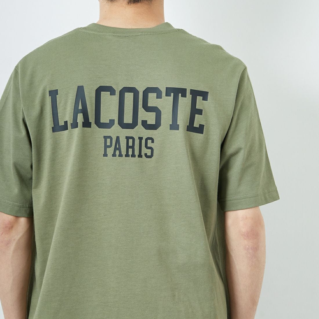 LACOSTE [ラコステ] バックプリントベーシックTシャツ [TH4705] BMY KHAKI &&モデル身長：168cm 着用サイズ：3&&