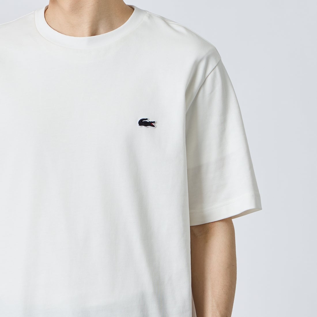 LACOSTE [ラコステ] バックプリントベーシックTシャツ [TH4705] 70V WHITE &&モデル身長：168cm 着用サイズ：3&&