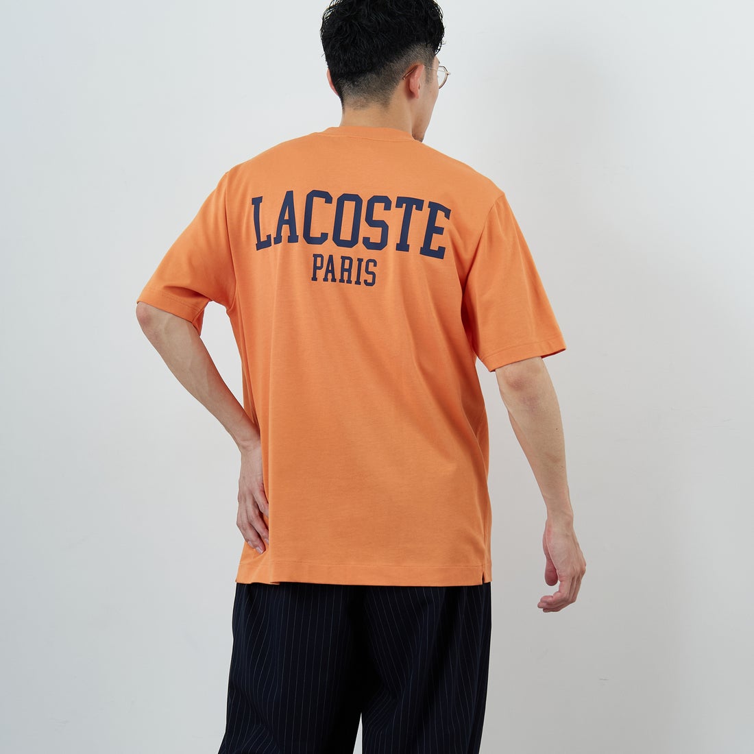 LACOSTE [ラコステ] バックプリントベーシックTシャツ [TH4705] IY0 BLOSSO &&モデル身長：168cm 着用サイズ：4&&