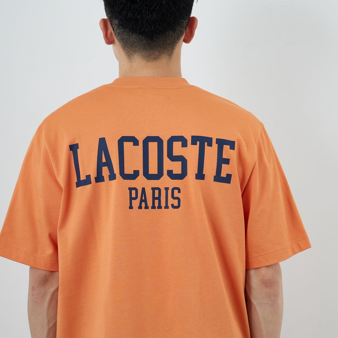 LACOSTE [ラコステ] バックプリントベーシックTシャツ [TH4705] IY0 BLOSSO &&モデル身長：168cm 着用サイズ：4&&