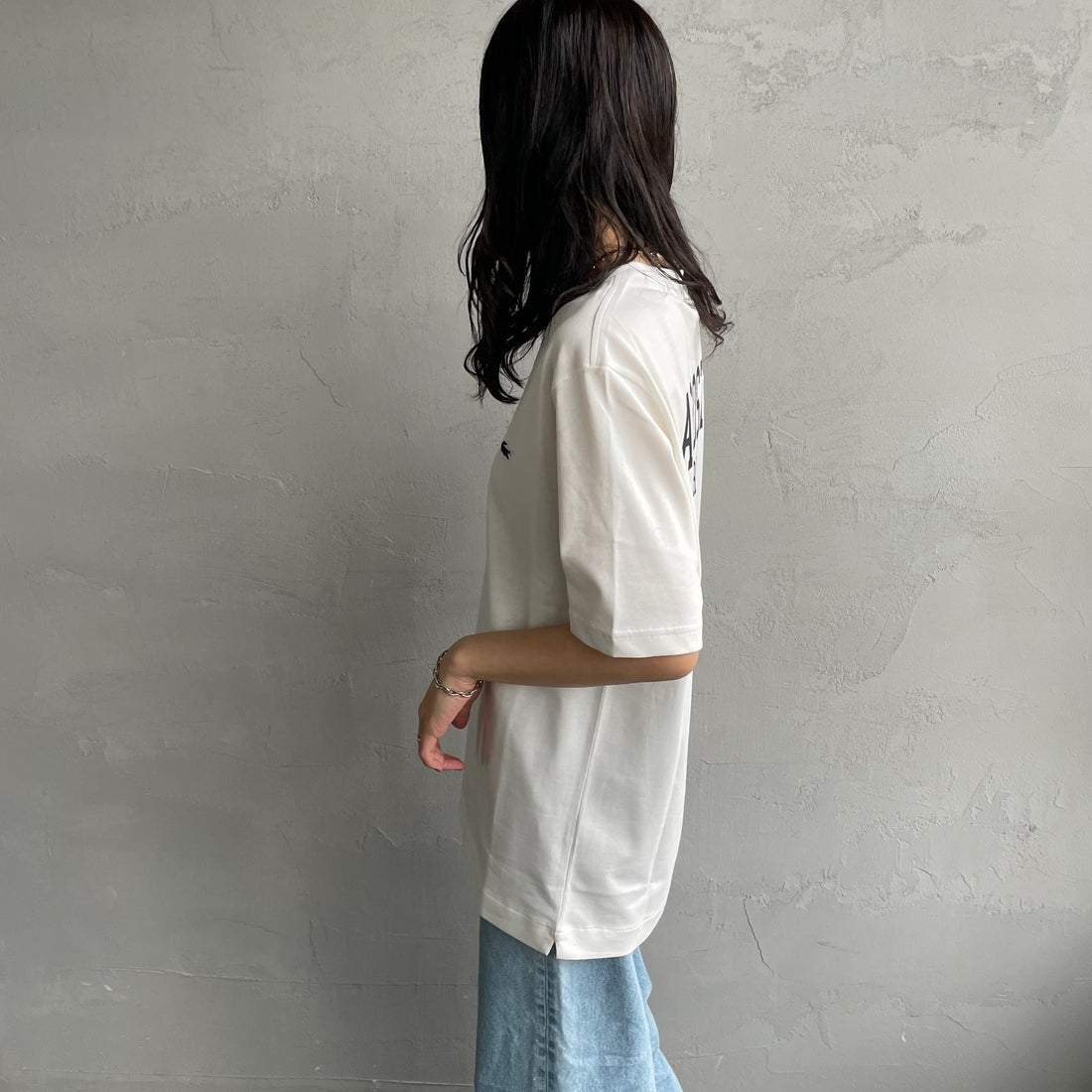 LACOSTE [ラコステ] バックプリントベーシックTシャツ [TH4705] 70V WHITE &&モデル身長：160cm 着用サイズ：2&&