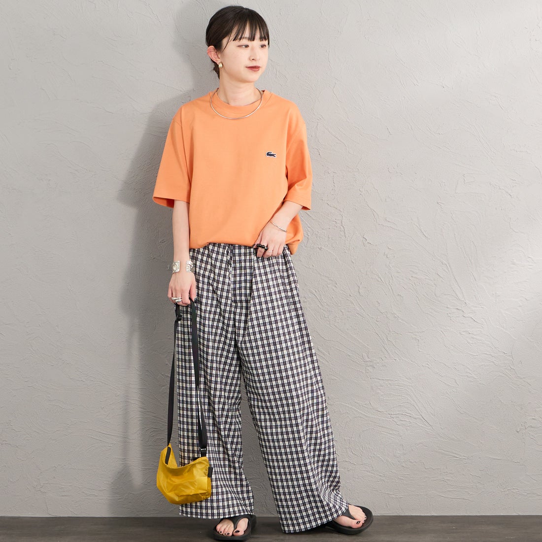 LACOSTE [ラコステ] バックプリントベーシックTシャツ [TH4705] IY0 BLOSSO&&モデル身長：150cm 着用サイズ：2&&