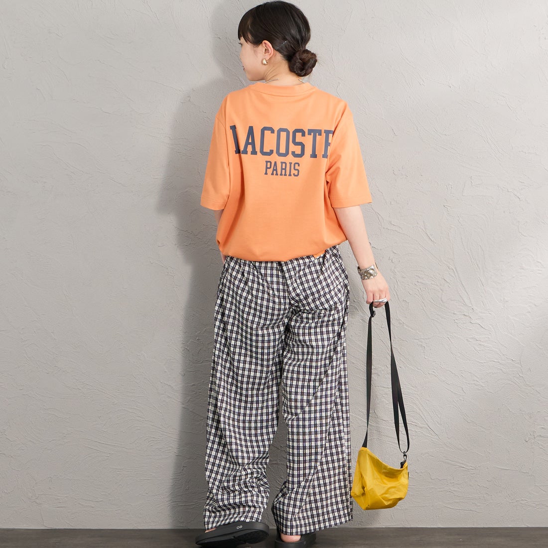 LACOSTE [ラコステ] バックプリントベーシックTシャツ [TH4705] IY0 BLOSSO&&モデル身長：150cm 着用サイズ：2&&