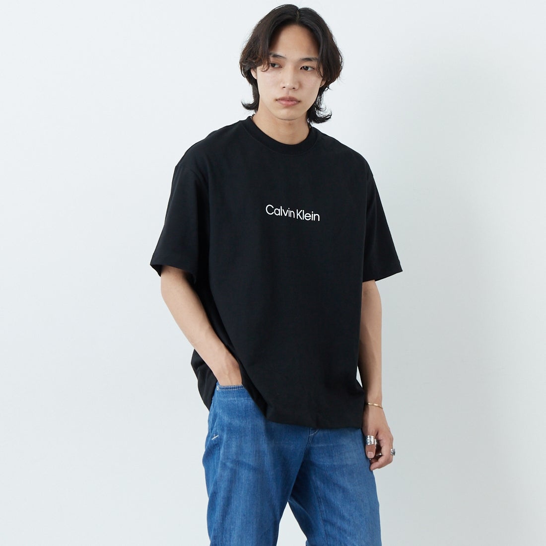 Calvin Klein [カルバンクライン] スタンダード リラックスクルーネックTシャツ [40HM228] UB1 &&モデル身長：179cm 着用サイズ：M&&