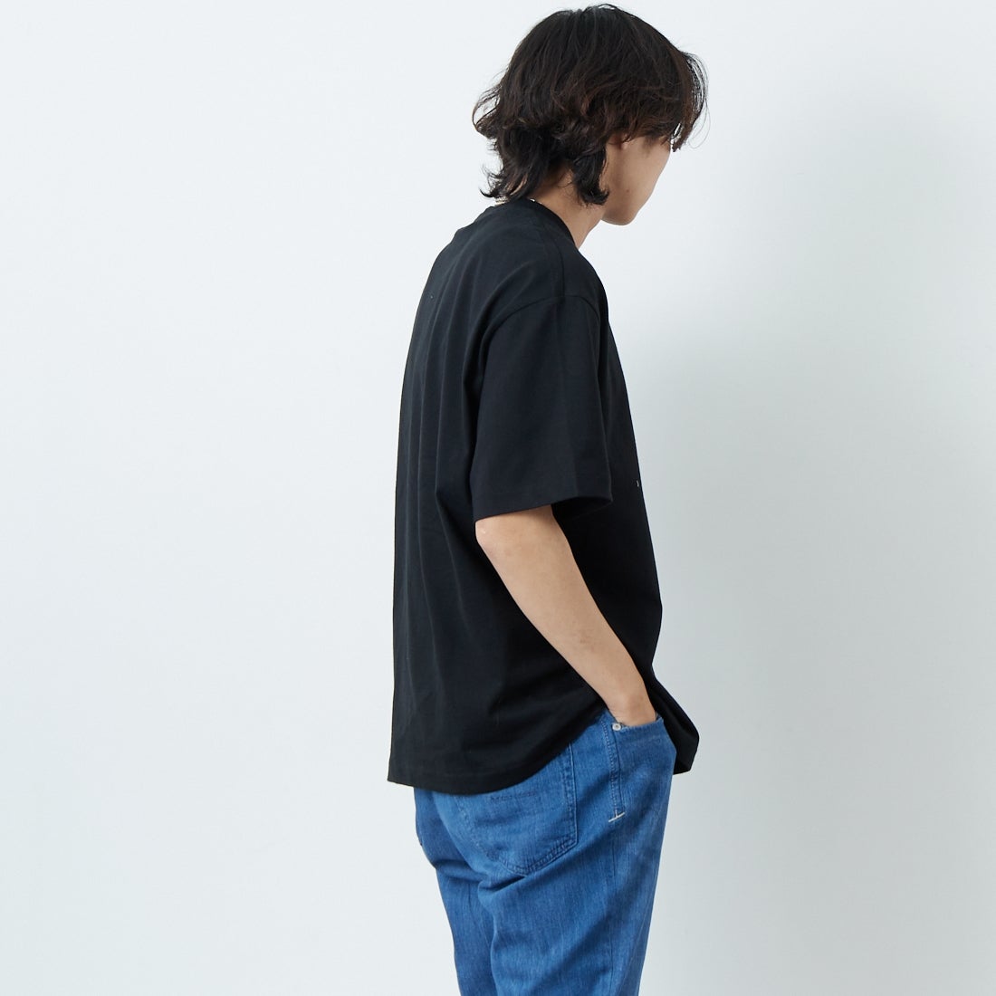 Calvin Klein [カルバンクライン] スタンダード リラックスクルーネックTシャツ [40HM228] UB1 &&モデル身長：179cm 着用サイズ：M&&