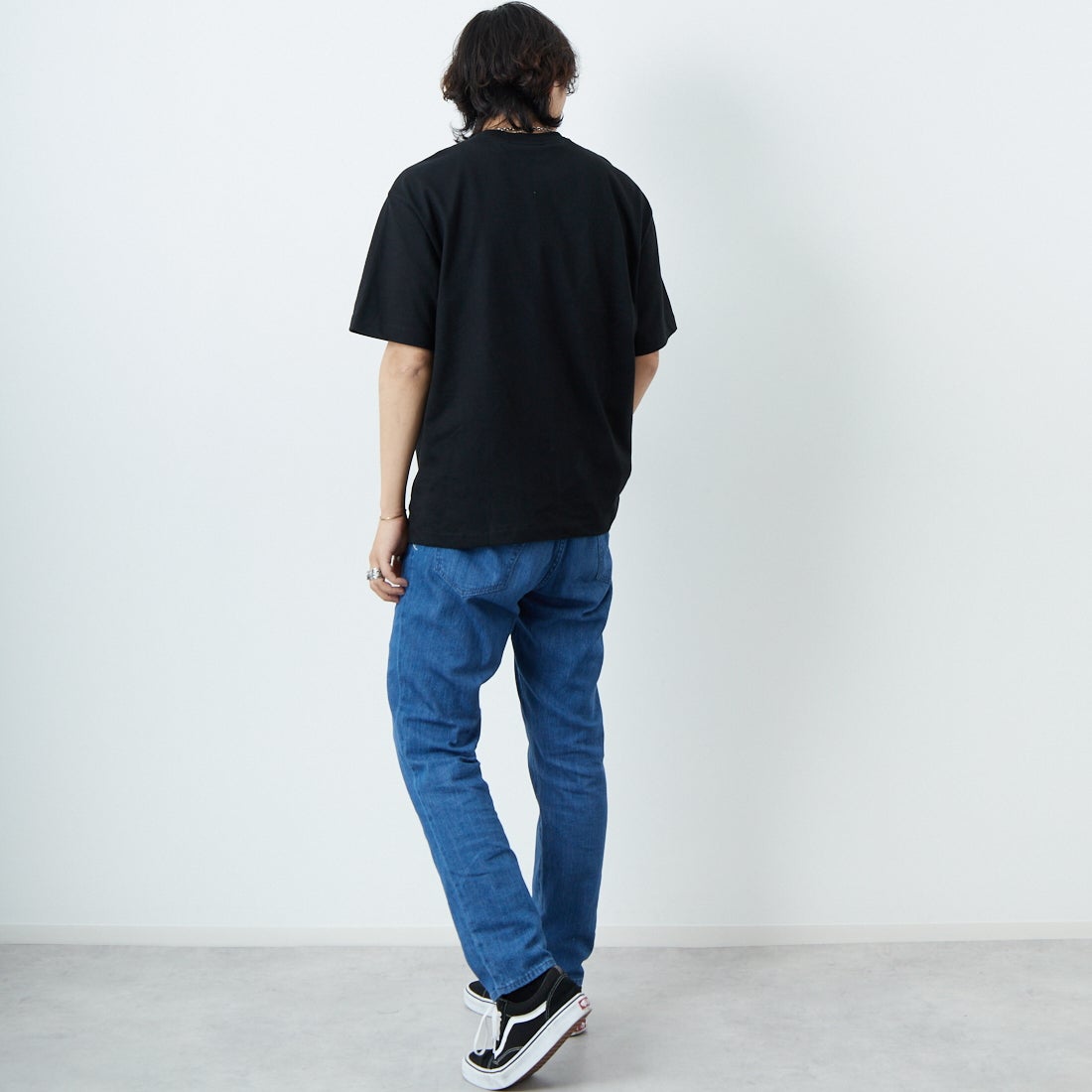 Calvin Klein [カルバンクライン] スタンダード リラックスクルーネックTシャツ [40HM228] UB1 &&モデル身長：179cm 着用サイズ：M&&