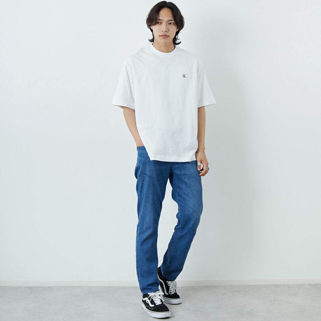 Calvin Klein [カルバンクライン] アーカイブ リラックスクルーネックTシャツ [40HM229] YAA &&モデル身長：179cm 着用サイズ：M&&