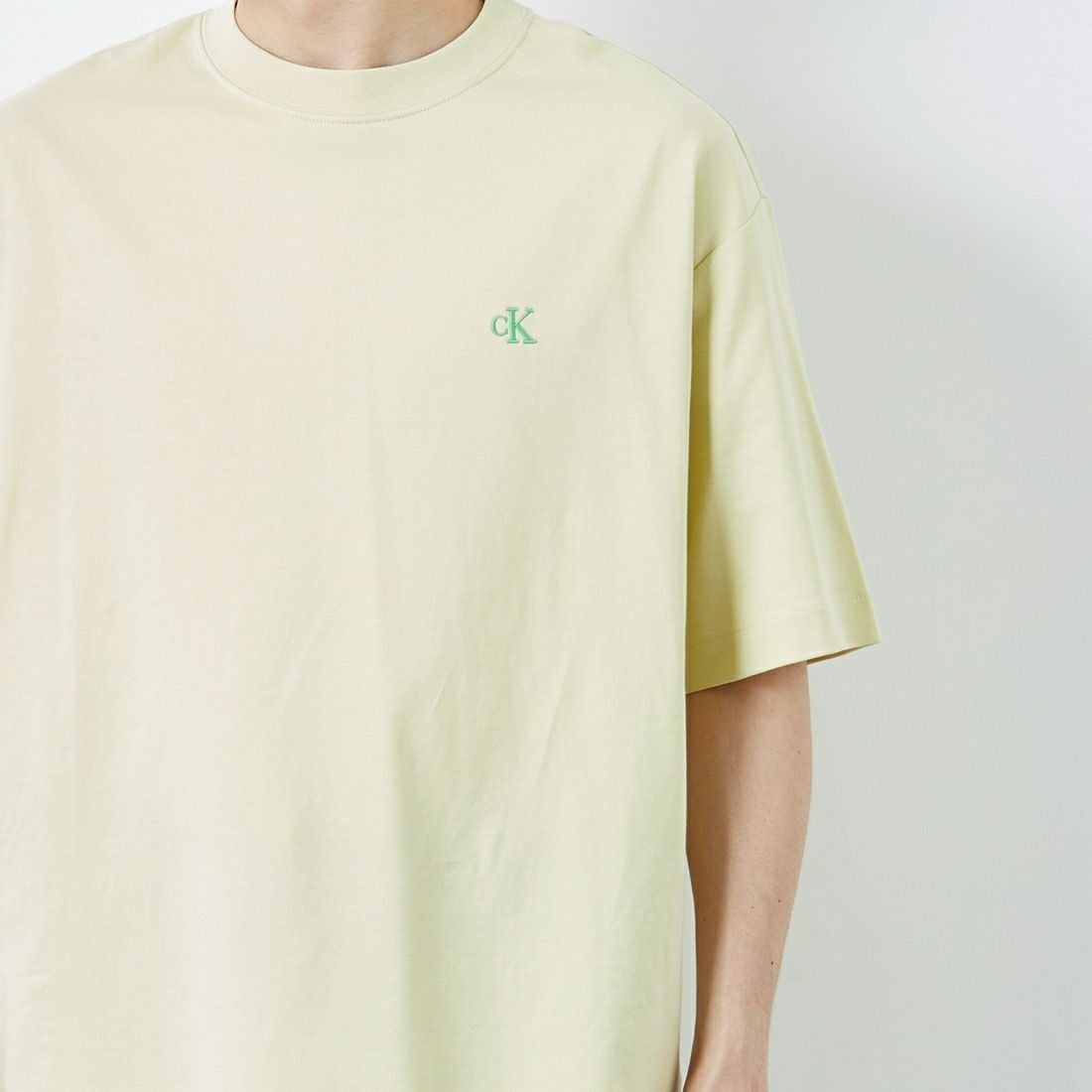 Calvin Klein [カルバンクライン] アーカイブ リラックスクルーネックTシャツ [40HM229] YAA &&モデル身長：168cm 着用サイズ：S&&