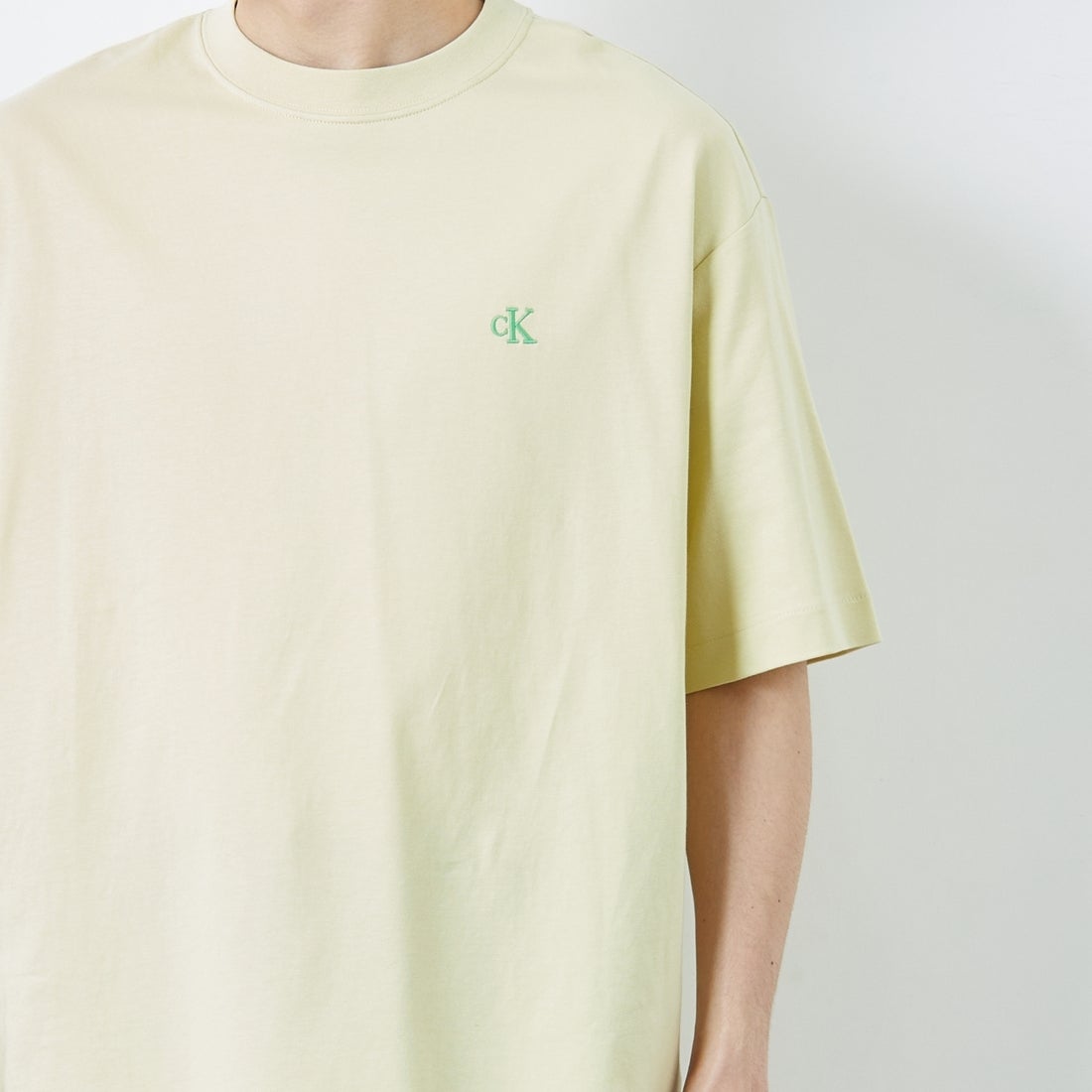 Calvin Klein [カルバンクライン] アーカイブ リラックスクルーネックTシャツ [40HM229] YAA &&モデル身長：168cm 着用サイズ：S&&