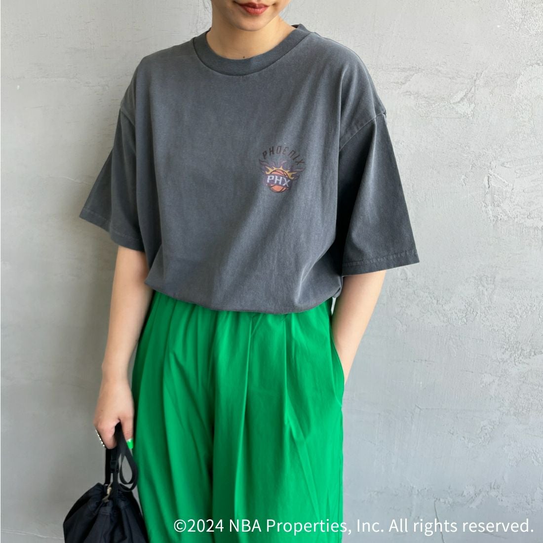 OFF THE COURT BY NBA [オフ ザ コート バイ エヌビーエー] 別注 チームTシャツ [JF-24SS-002-JF] BLK SUNS &&モデル身長：156cm 着用サイズ：S&&