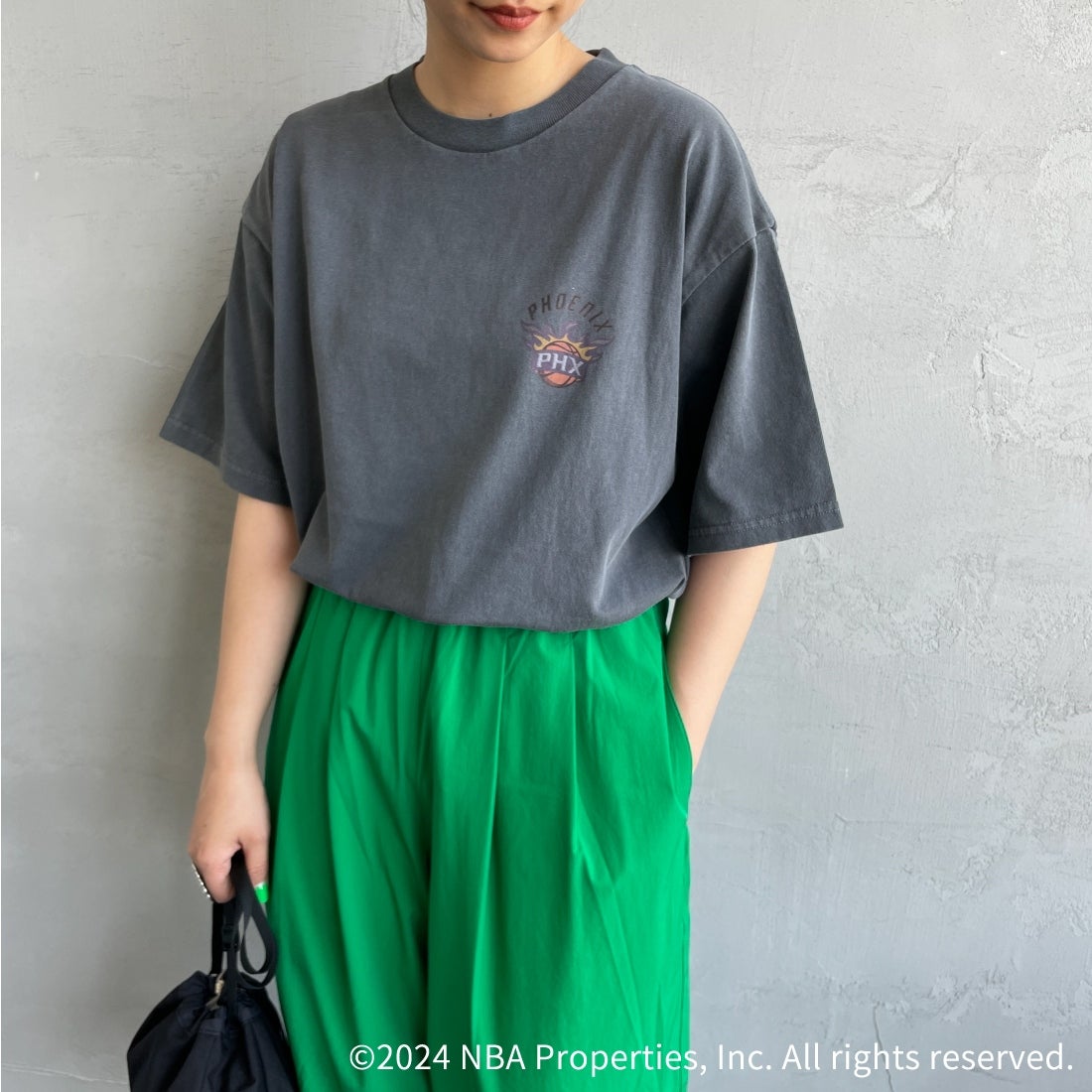 OFF THE COURT BY NBA [オフ ザ コート バイ エヌビーエー] 別注 チームTシャツ [JF-24SS-002-JF] BLK SUNS &&モデル身長：156cm 着用サイズ：S&&