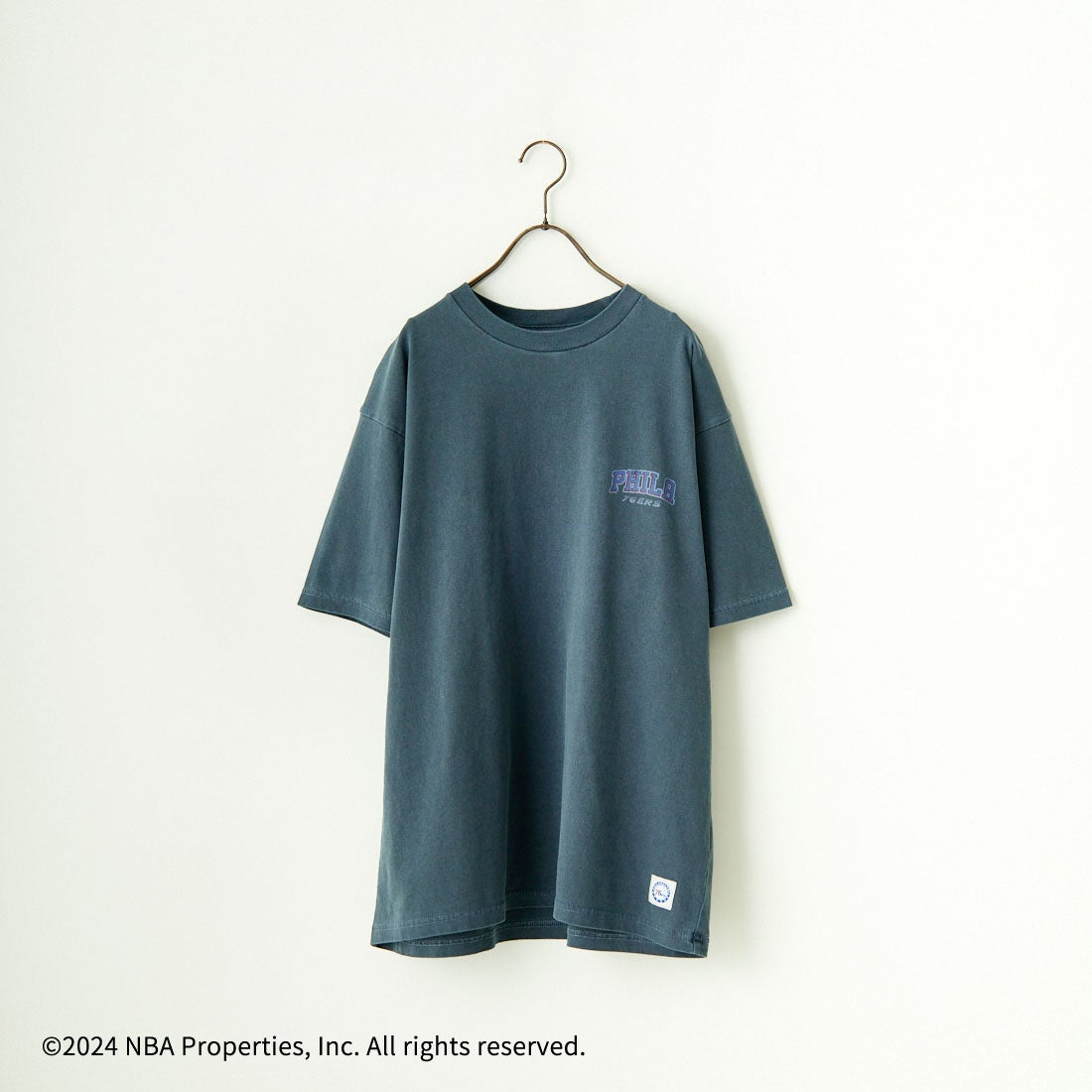 OFF THE COURT BY NBA [オフ ザ コート バイ エヌビーエー] 別注 チームTシャツ [JF-24SS-002-JF] NVY 76ERS